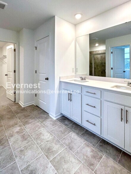 Building Photo - 44 Regal Gdns Ct