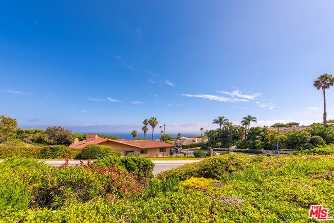Building Photo - 3636 Malibu Country Dr