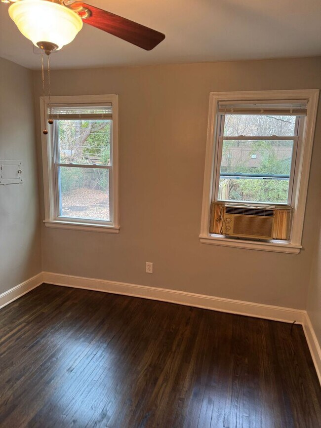 Building Photo - 157-159 Roberta Dr