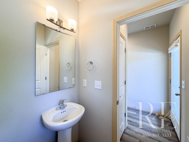 Building Photo - 1060 Banyan St