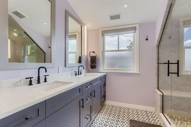 Building Photo - Beautiful Fully Furnished New Build in Newlands