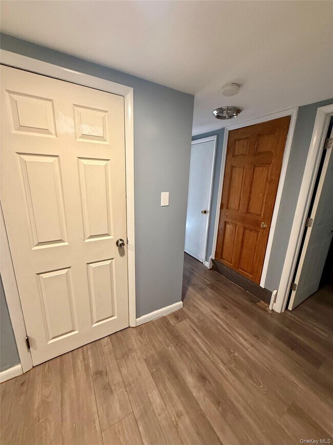 Building Photo - 14 Alary Rd