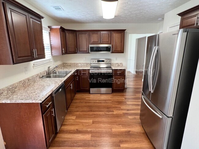 Building Photo - 1097 Yellow River Dr