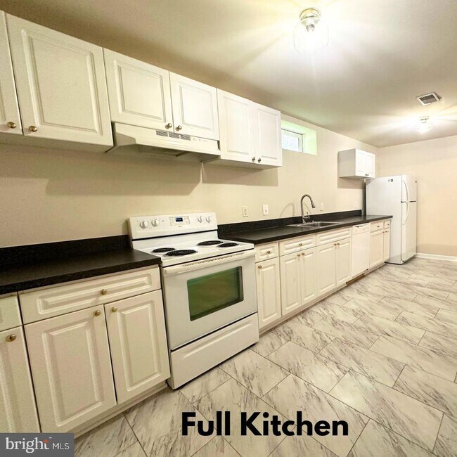 Building Photo - 2893 Myrtlewood Dr