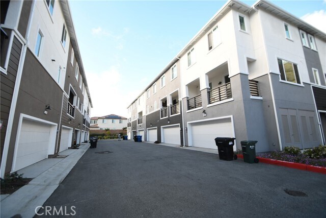 Building Photo - 1487 Skyline Ln