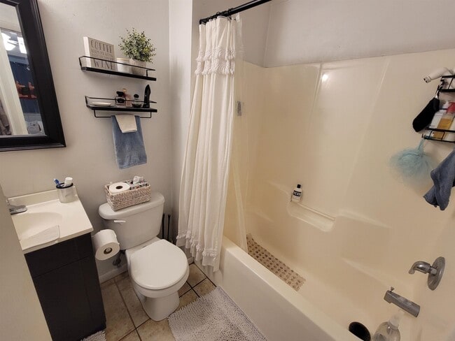 Building Photo - 404 Sable Ct