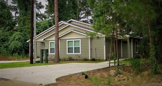 Building Photo - 16807 Crestmont