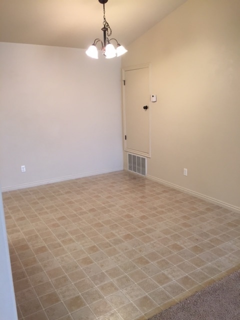 Building Photo - Move In Special For Eagle Mountain Condo!