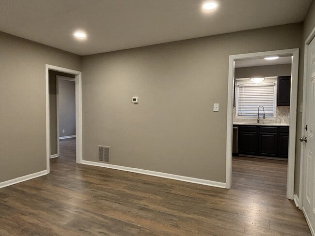 Building Photo - 4414 Kingsley Dr