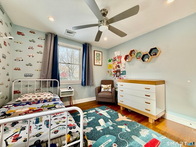 Building Photo - 23 Sleepyhollow Dr