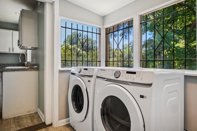 Building Photo - 1278 Adair St SW