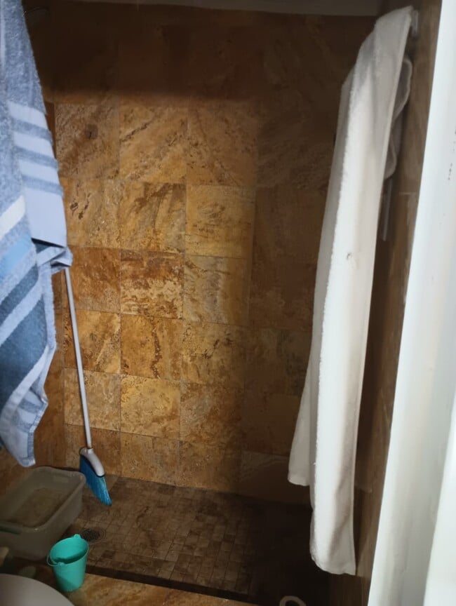 Building Photo - 2905 E 8th Ave