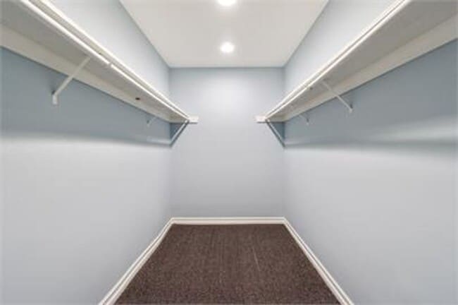 Building Photo - Large 5 bed Masterpiece Home with Back Bay...