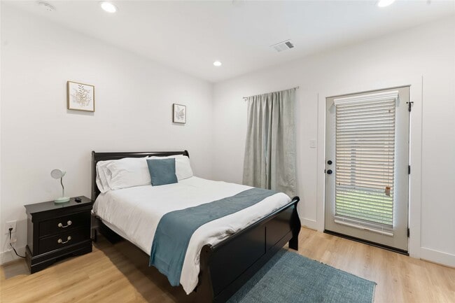 Building Photo - 2341 Eagle St