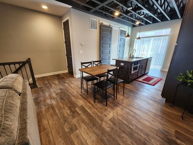 Building Photo - Deluxe Condo  In Center Street Townes Springfield, OH