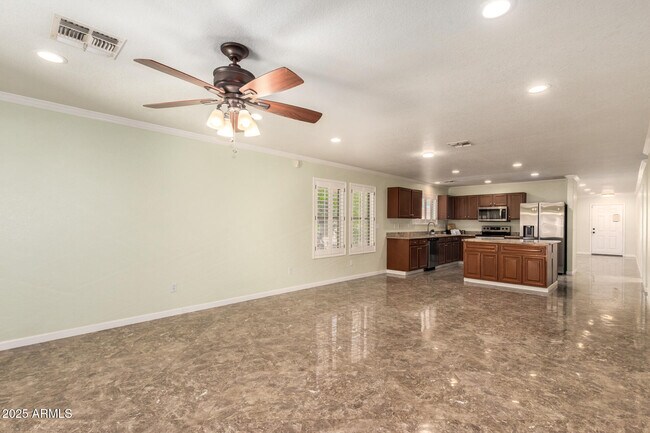 Building Photo - 881 E Appaloosa Rd