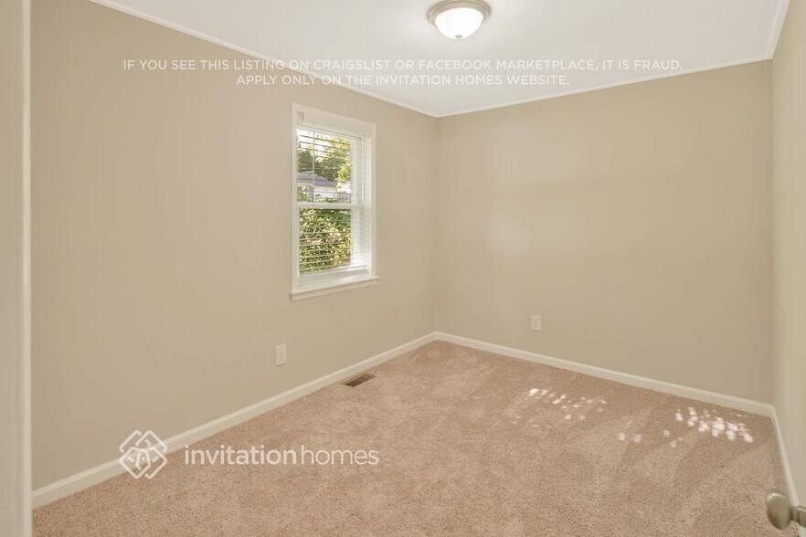 Building Photo - 1424 Sherwood Dr