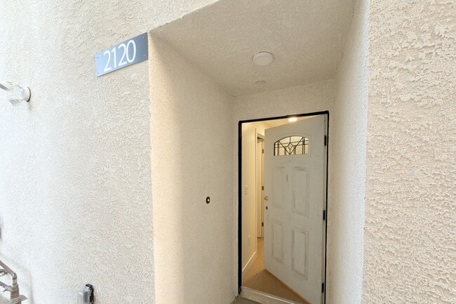 Building Photo - Brand New Luxury 4 & 5 Bed Units