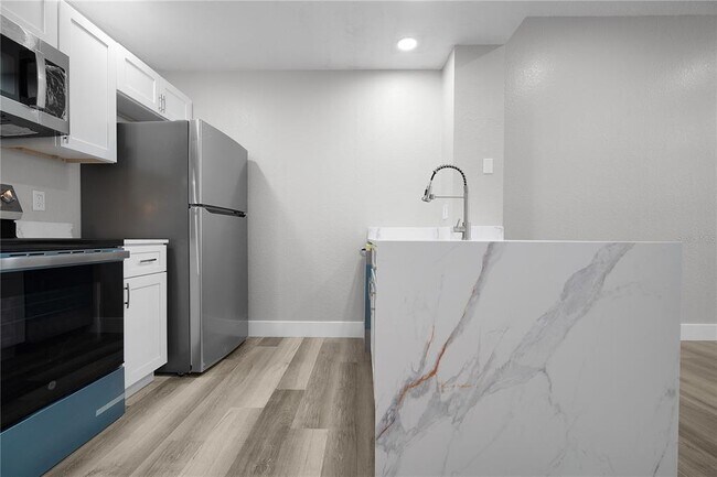 Building Photo - 4007 Venetian Bay Dr