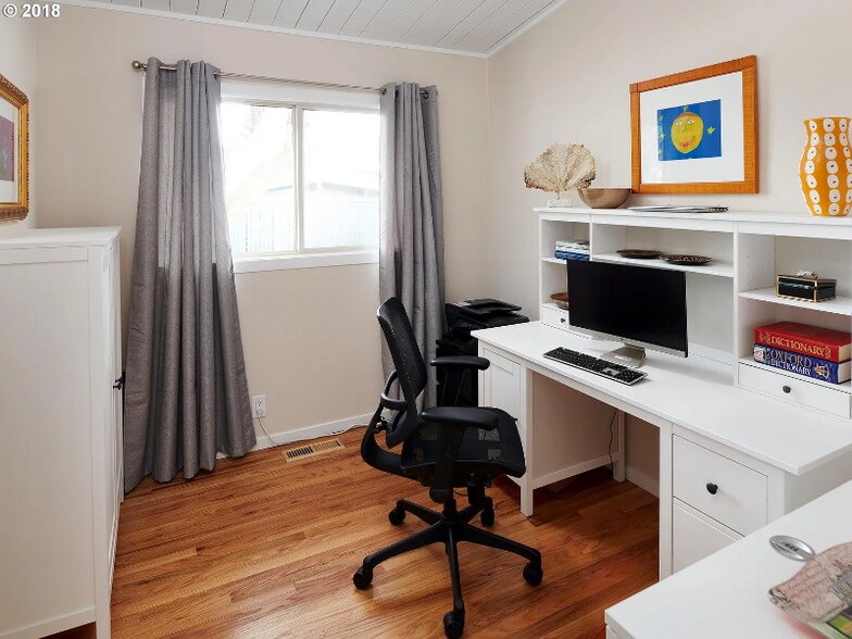 Building Photo - 12920 SW Faircrest St