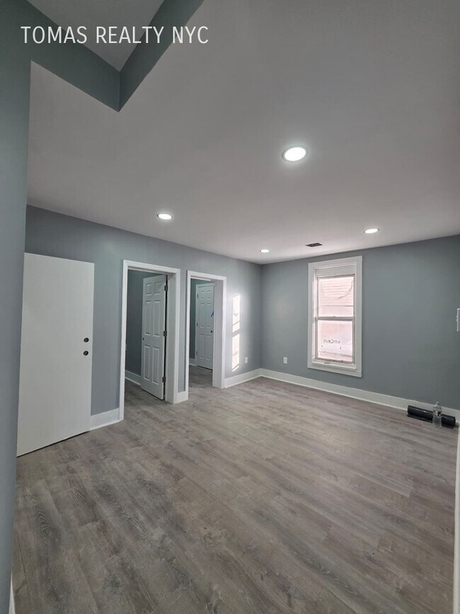 Building Photo - 243 Woodworth Ave