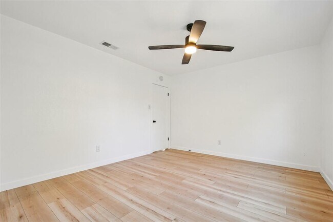 Building Photo - 12907 Water Mill Cove