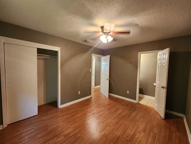 Building Photo - 9368 Wardlow Dr