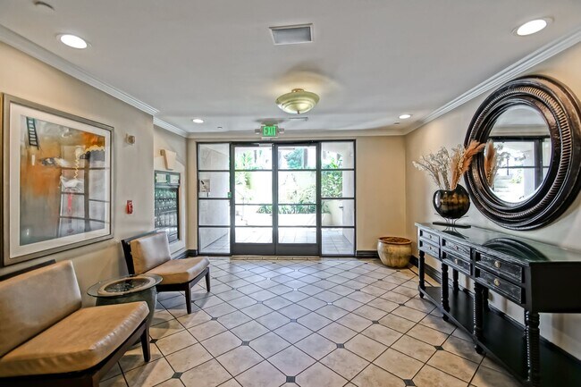Building Photo - **Move in Special $1000 Off Third Months Rent** Remodeled Corner 3+2 Unit with Luxury Finishes Ne...