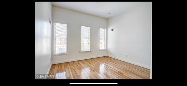 Building Photo - 3 Bed - Pets Allowed Near Patterson Park