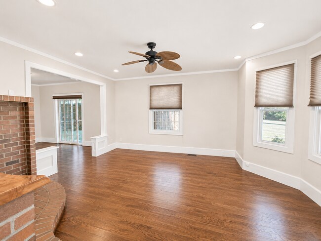 Building Photo - Heart of Bend Oasis: 3-Bedroom Home with Live-Edge Accents, New Carpet, and Fenced-In Parking