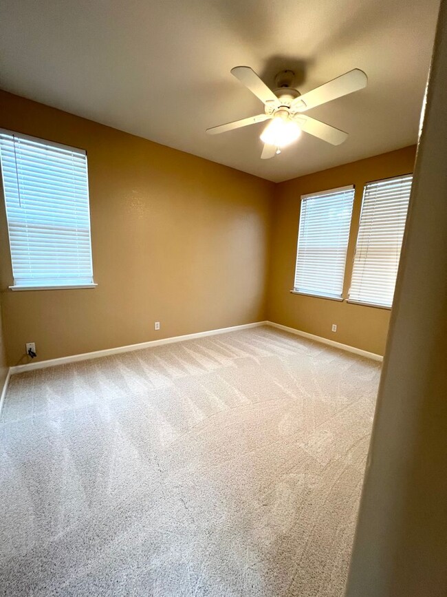 Building Photo - Modesto: $2529  3 bedroom 2.5 bath well ma...