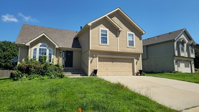 Primary Photo - COMING SOON!! HUGE Northland 4 Bed 2.5 Bat...