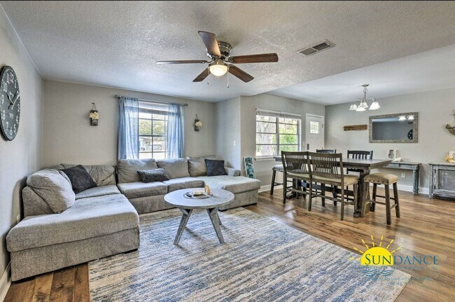 Building Photo - Upgraded 4BR Home with In-Ground Pool in Fort Walton Beach!