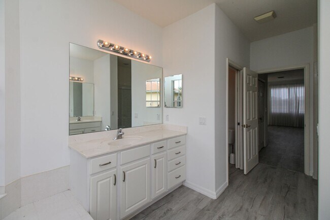 Building Photo - 3-Bed + Den Home With Lake Views & PET FRIENDLY! AVAIL NOW