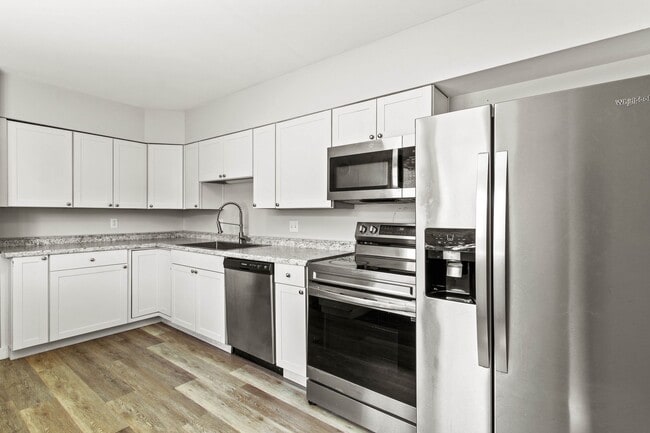 Building Photo - Charming 3- Bedroom Home in Newark