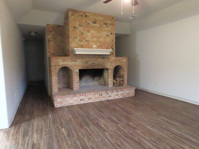 Building Photo - Whitehouse ISD-Beautiful 3 Bedroom, 2 Bath Home w/Garage!