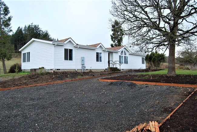 Building Photo - 3 Bedroom 2 Bath MF Home Carlton OR