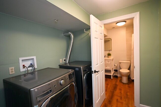 Building Photo - 5898 Ethan Dr