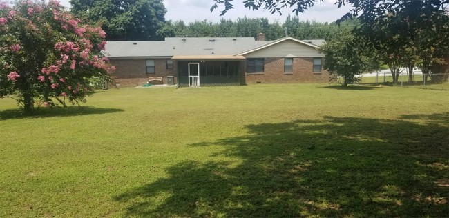 Building Photo - 871 Jefferson Dr SW