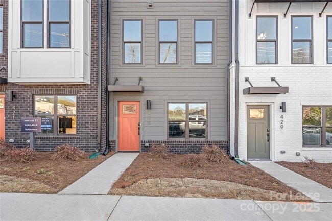 Building Photo - 425 Blairhill Rd