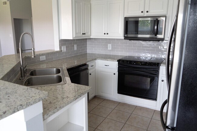 Building Photo - 5 Libby Ct