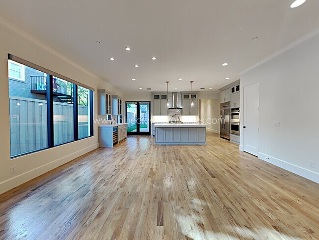Building Photo - 4305 Emerson Ave
