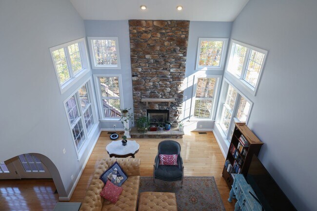 Building Photo - BEAUTIFUL SINGLE FAMILY HOME IN LANSDOWNE