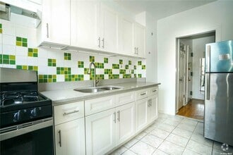 Building Photo - 62-64 Saunders St-