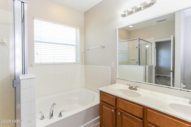 Building Photo - 11771 Alexandra Dr