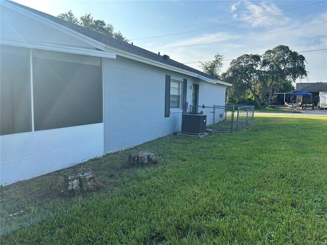 Building Photo - 1450 Agatha Dr