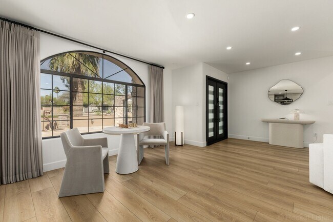 Building Photo - STUNNING. MODERN LUXURY OASIS In Scottsdale- 4 Bed/3 Bath plus Casita