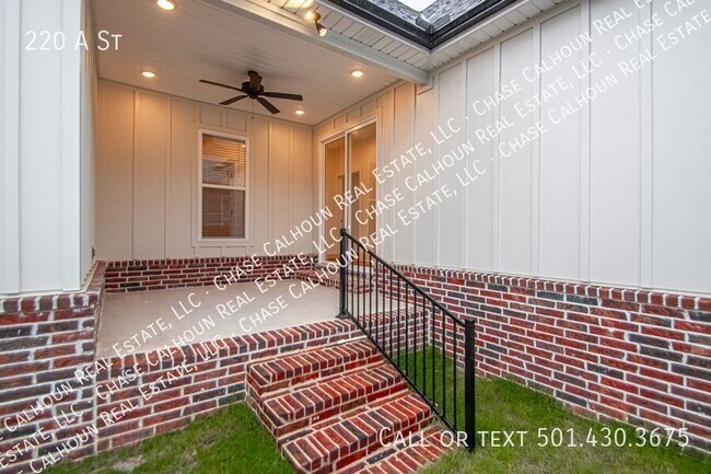 Building Photo - 220 A St