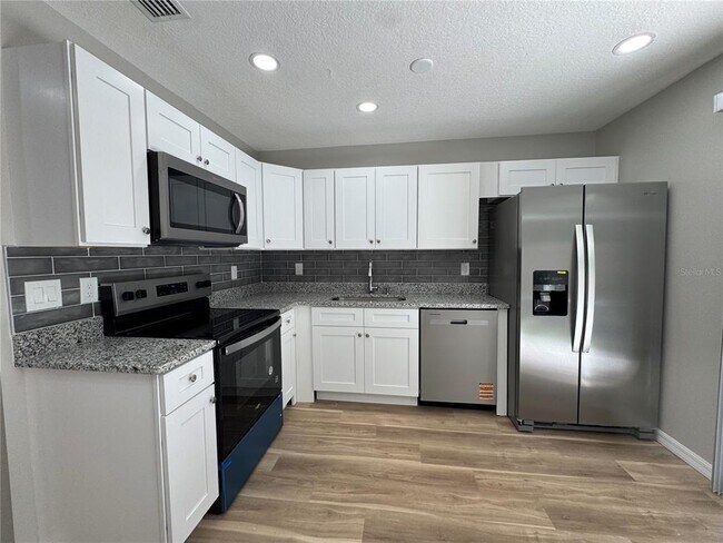 Building Photo - 1151 W Minneola Ave