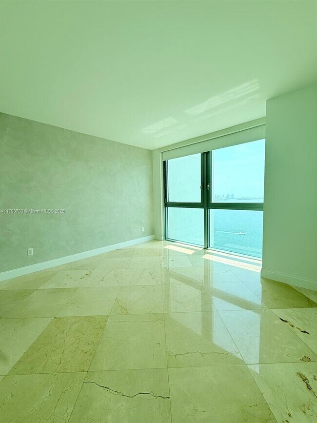 Building Photo - 1331 Brickell Bay Dr